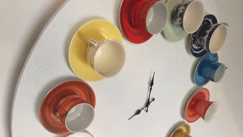 Teacups arranged around an analogue clock